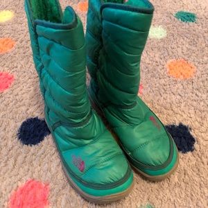 Girls size 3 North Face boots